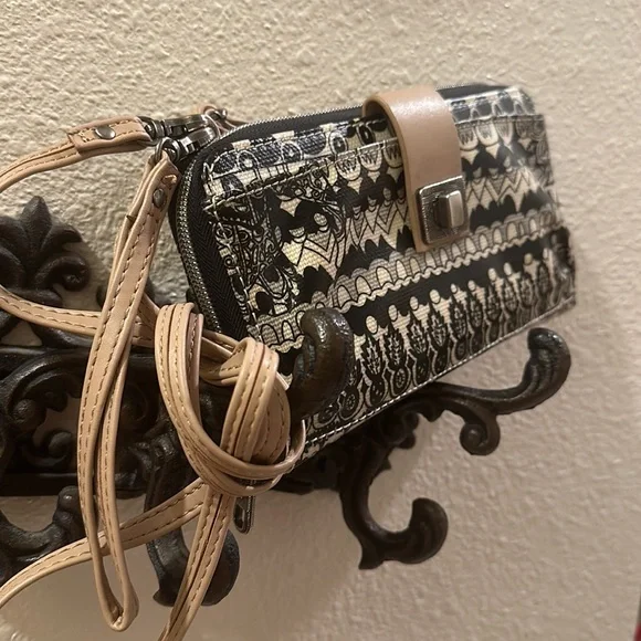 Sakroots Cross Body / wristlet Wallet artsy black cream doodle smartphone pocket - Picture 4 of 17